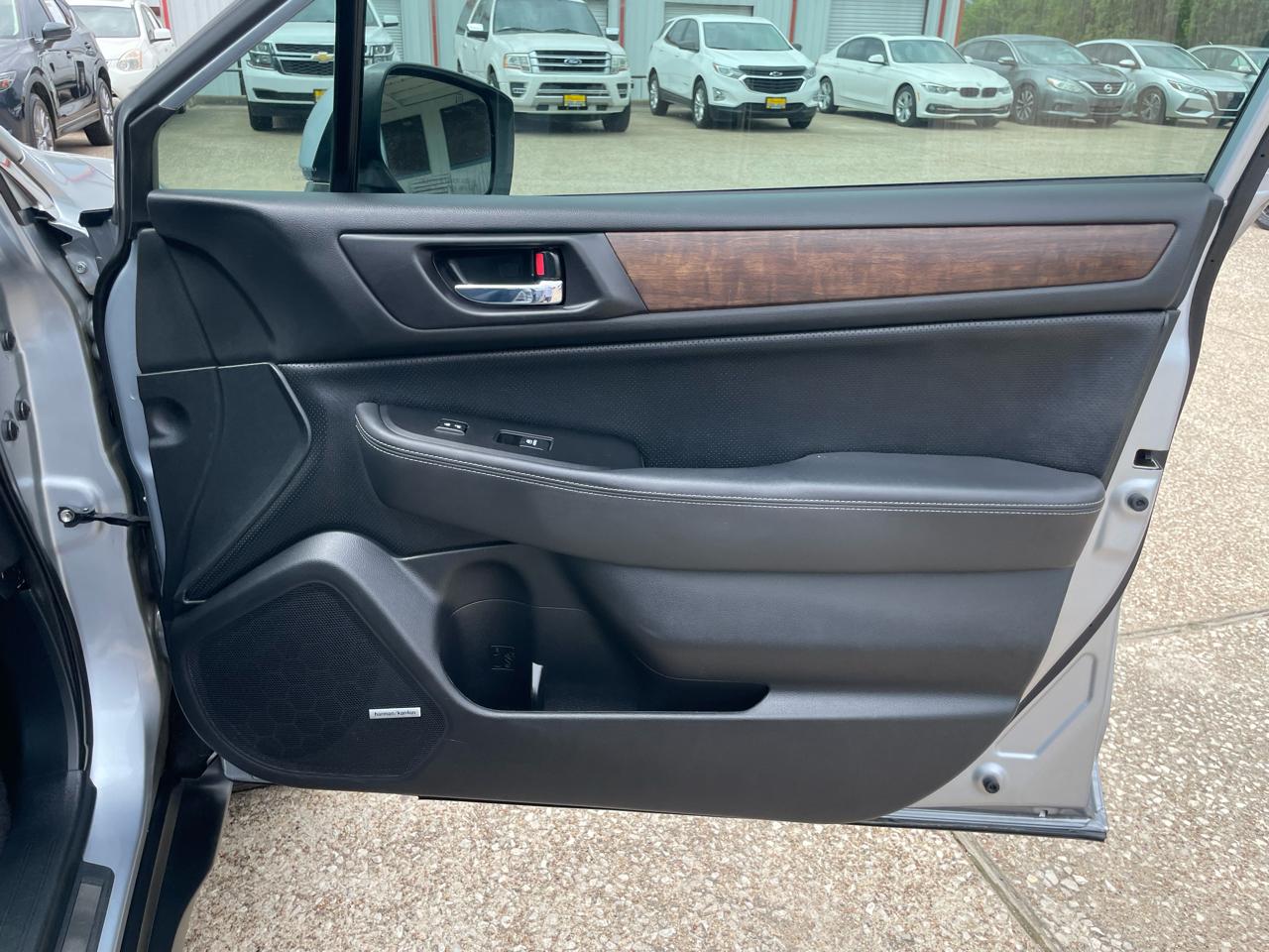 Subaru Outback 4dr Wgn 2.5i Limited 2015