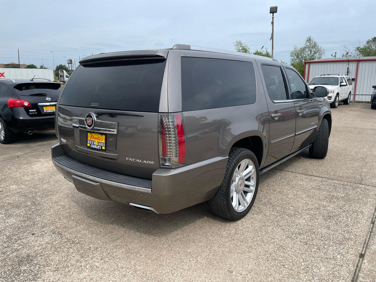 Cadillac Escalade ESV AWD 4dr Premium 2014