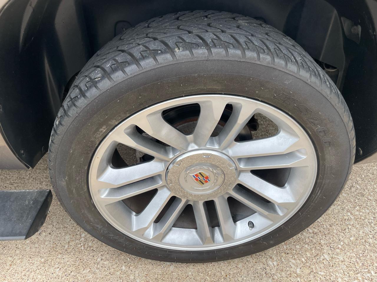 Cadillac Escalade ESV AWD 4dr Premium 2014