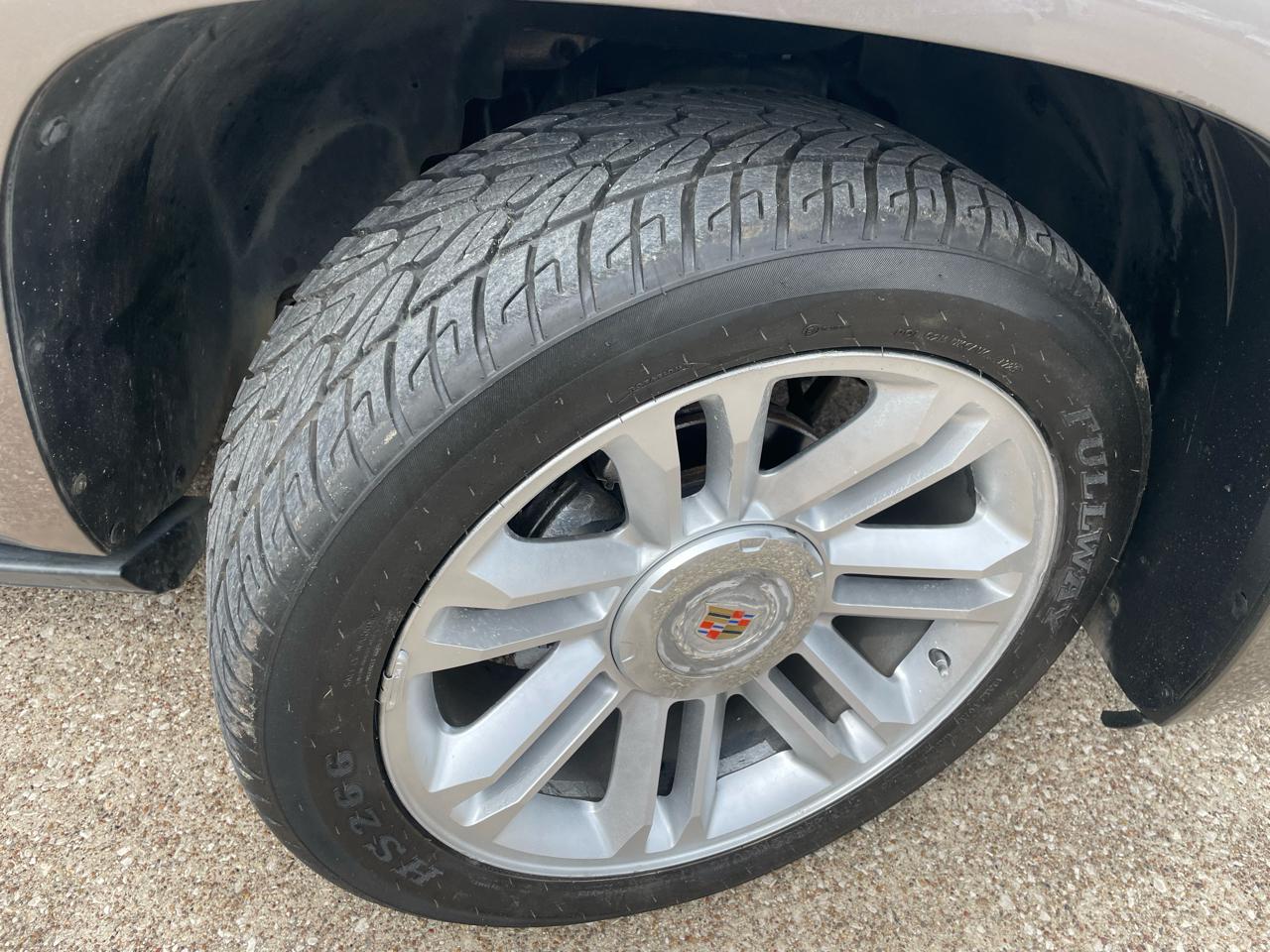 Cadillac Escalade ESV AWD 4dr Premium 2014