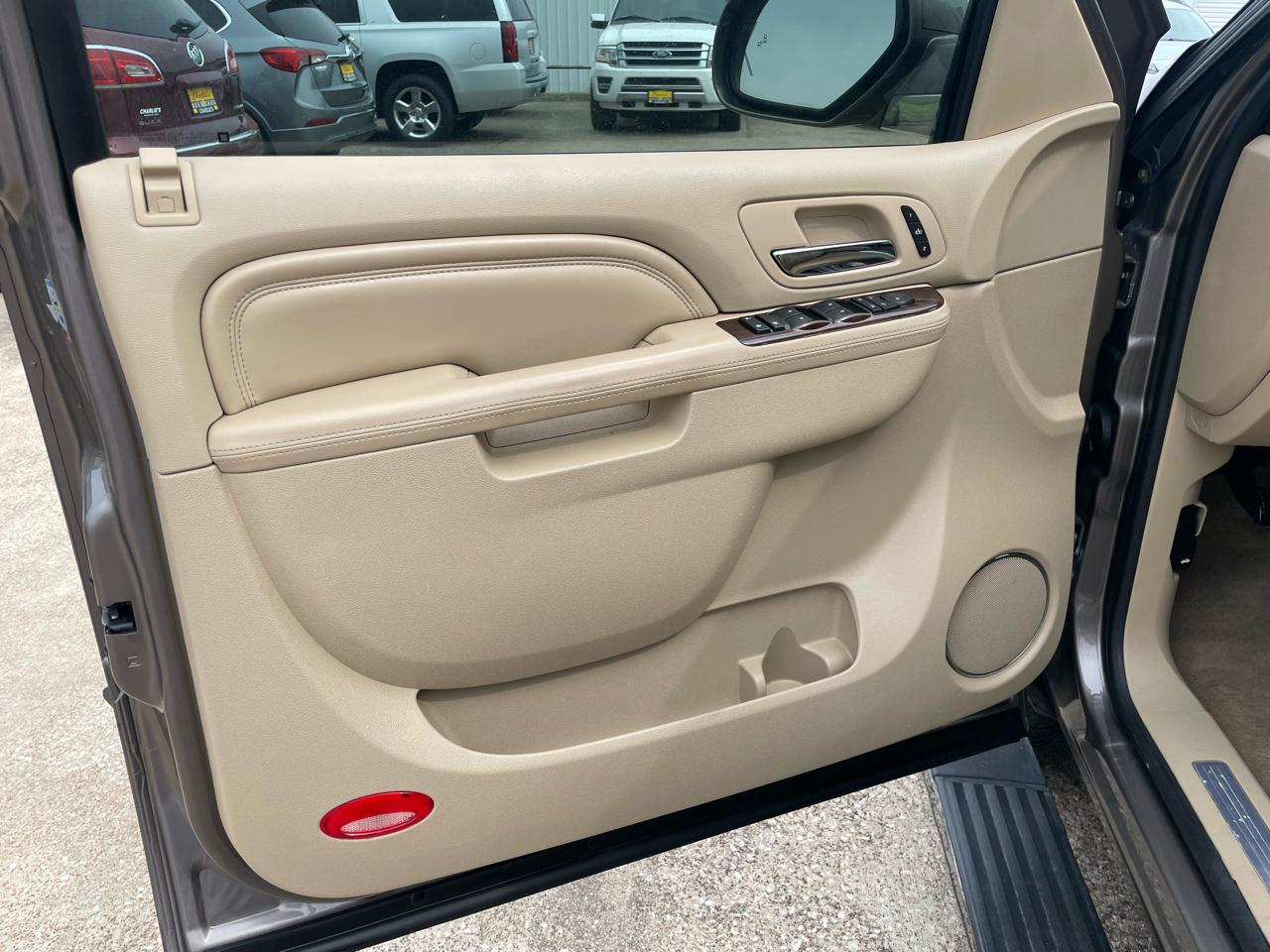 Cadillac Escalade ESV AWD 4dr Premium 2014
