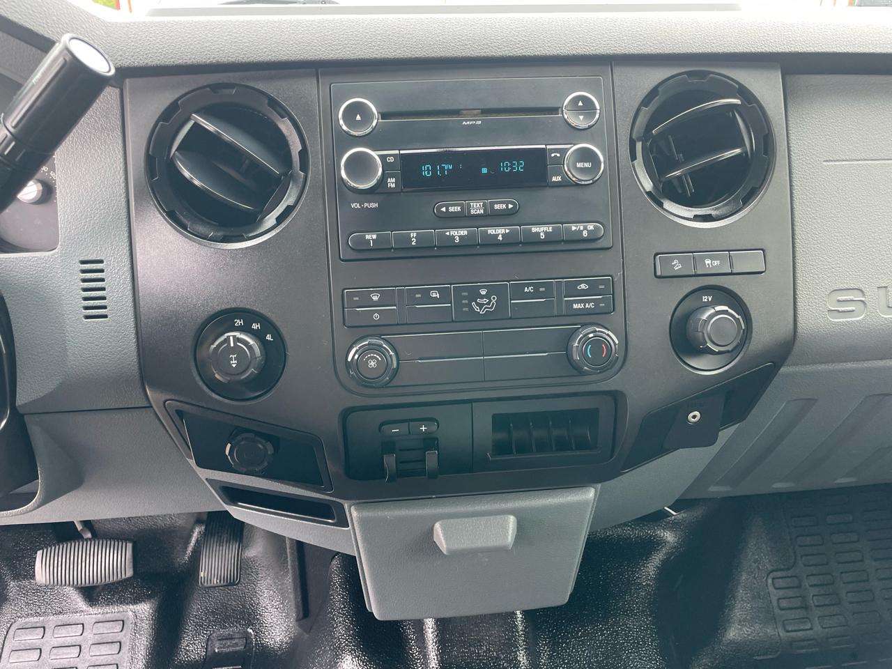 Ford Super Duty F-250 SRW 4WD Crew Cab 156" XL 2012