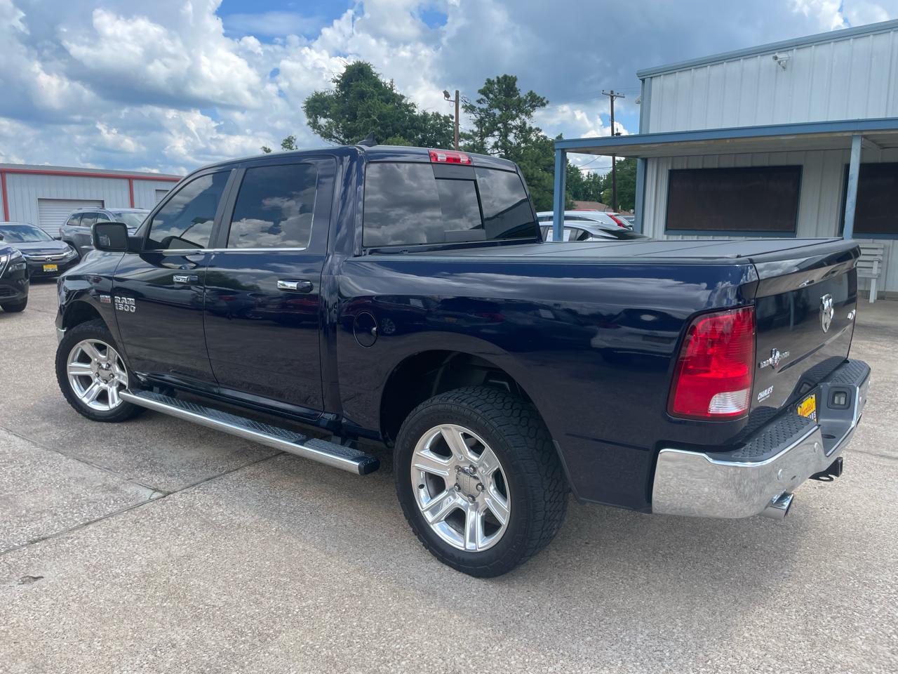 RAM 1500 Lone Star Silver 4x4 Crew Cab 5'7" Box 2017