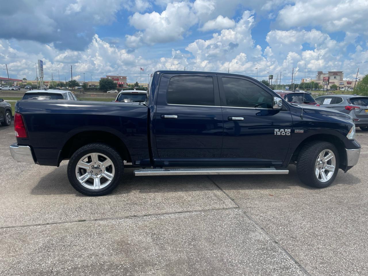 RAM 1500 Lone Star Silver 4x4 Crew Cab 5'7" Box 2017