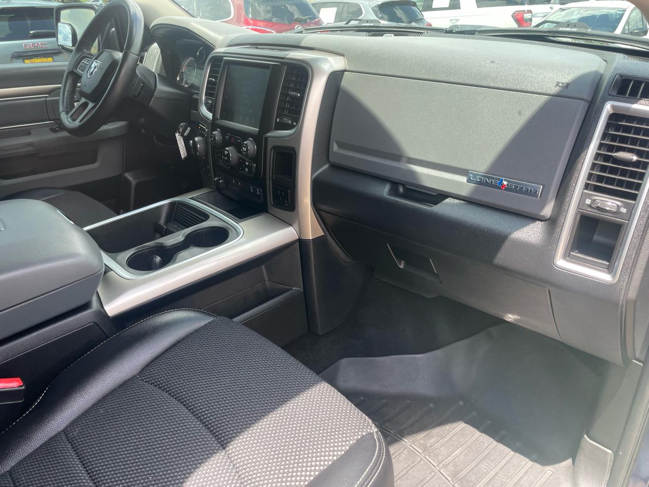 RAM 1500 Lone Star Silver 4x4 Crew Cab 5'7" Box 2017