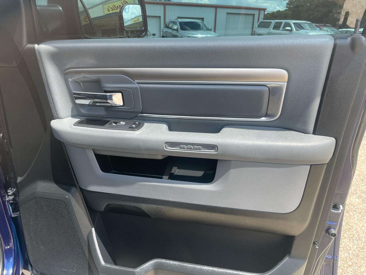 RAM 1500 Lone Star Silver 4x4 Crew Cab 5'7" Box 2017