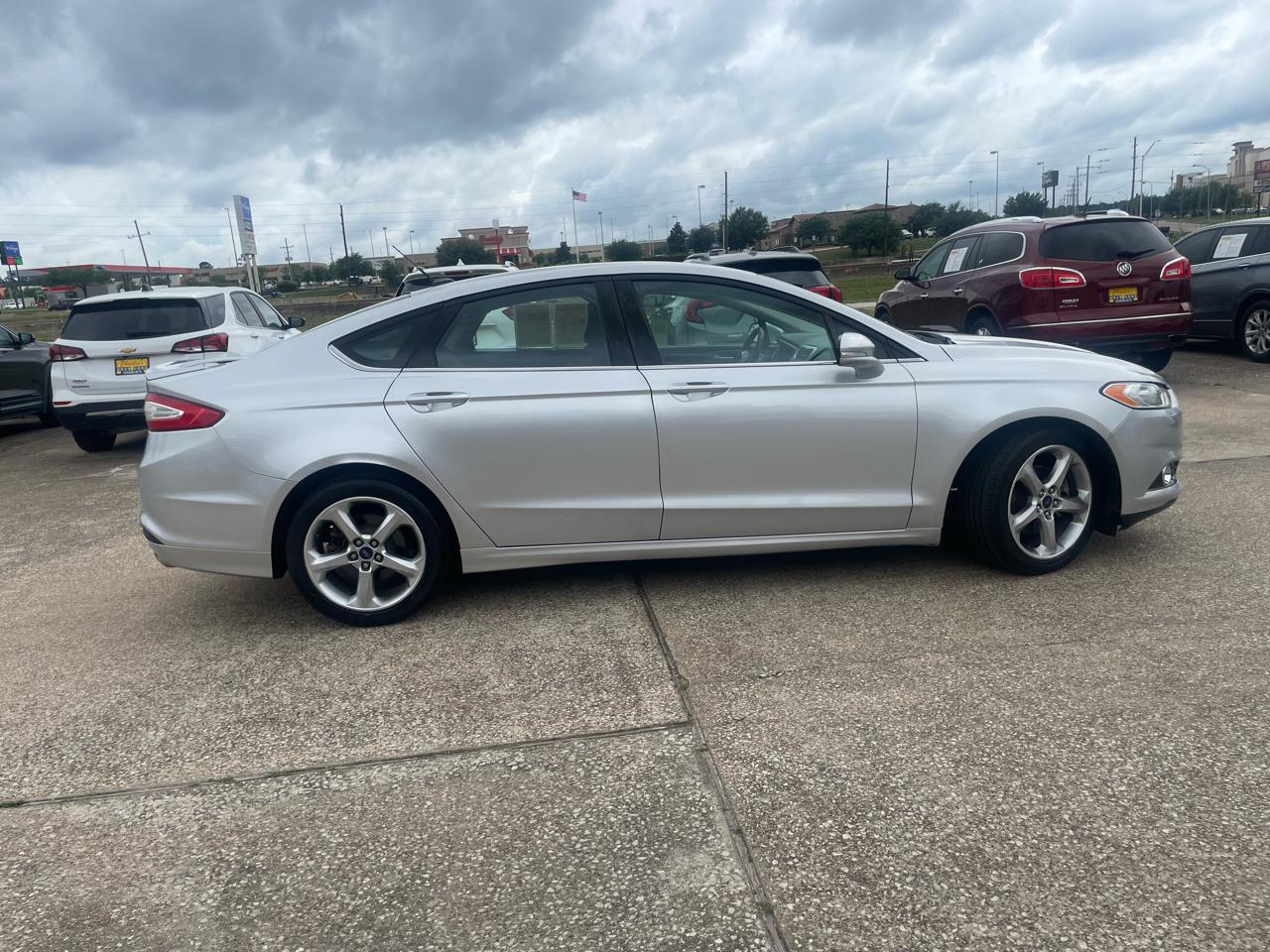 Ford Fusion 4dr Sdn SE FWD 2016