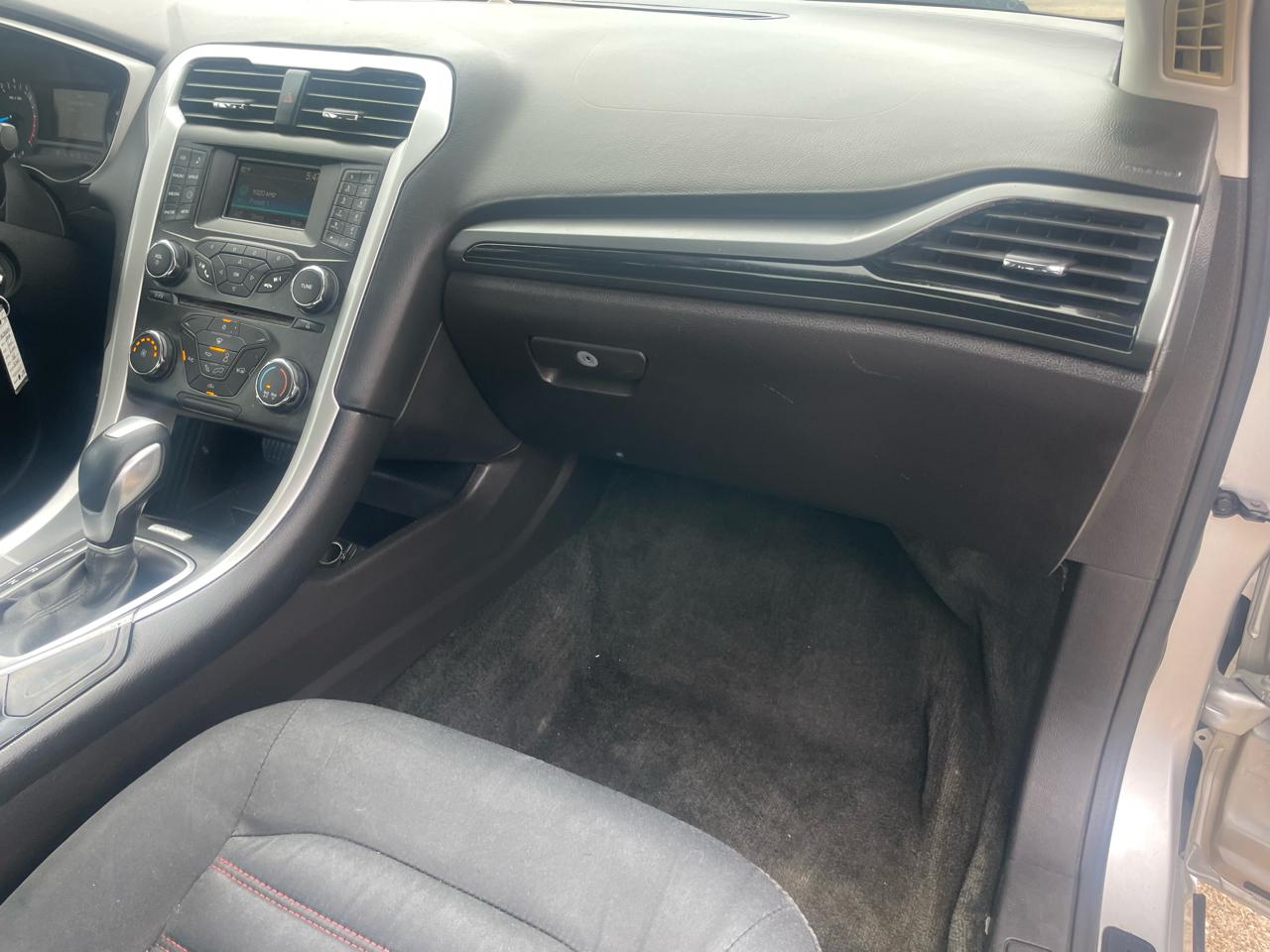 Ford Fusion 4dr Sdn SE FWD 2016