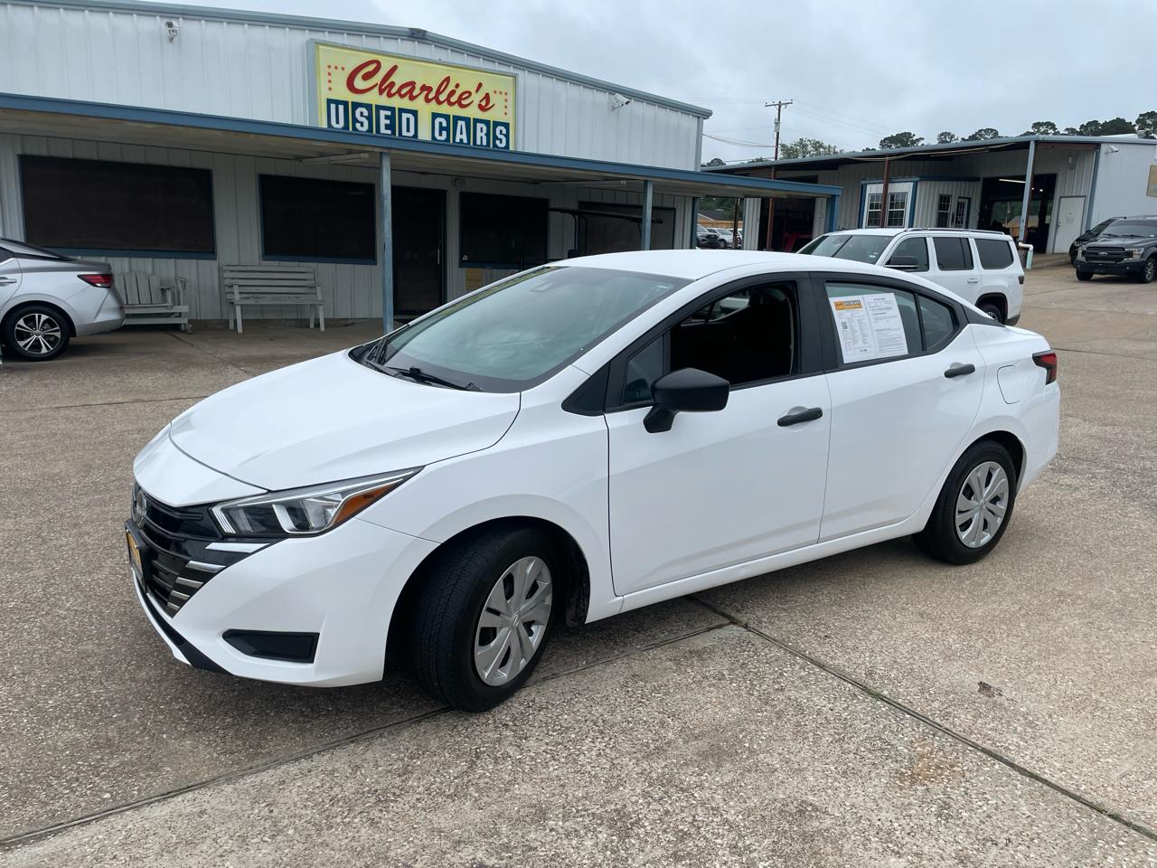 Nissan Versa S CVT 2023