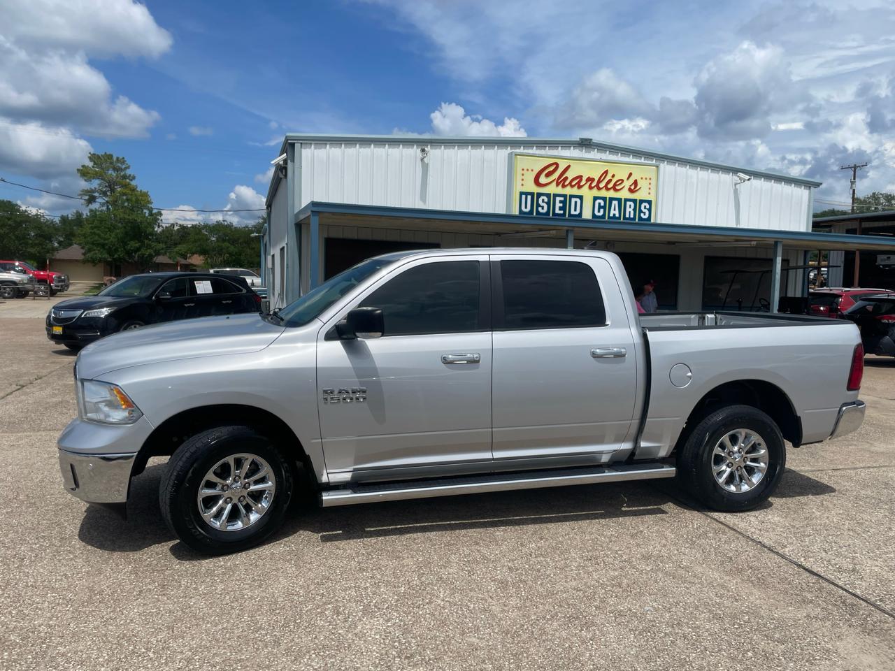 RAM 1500 4WD Crew Cab 140.5" Lone Star 2016
