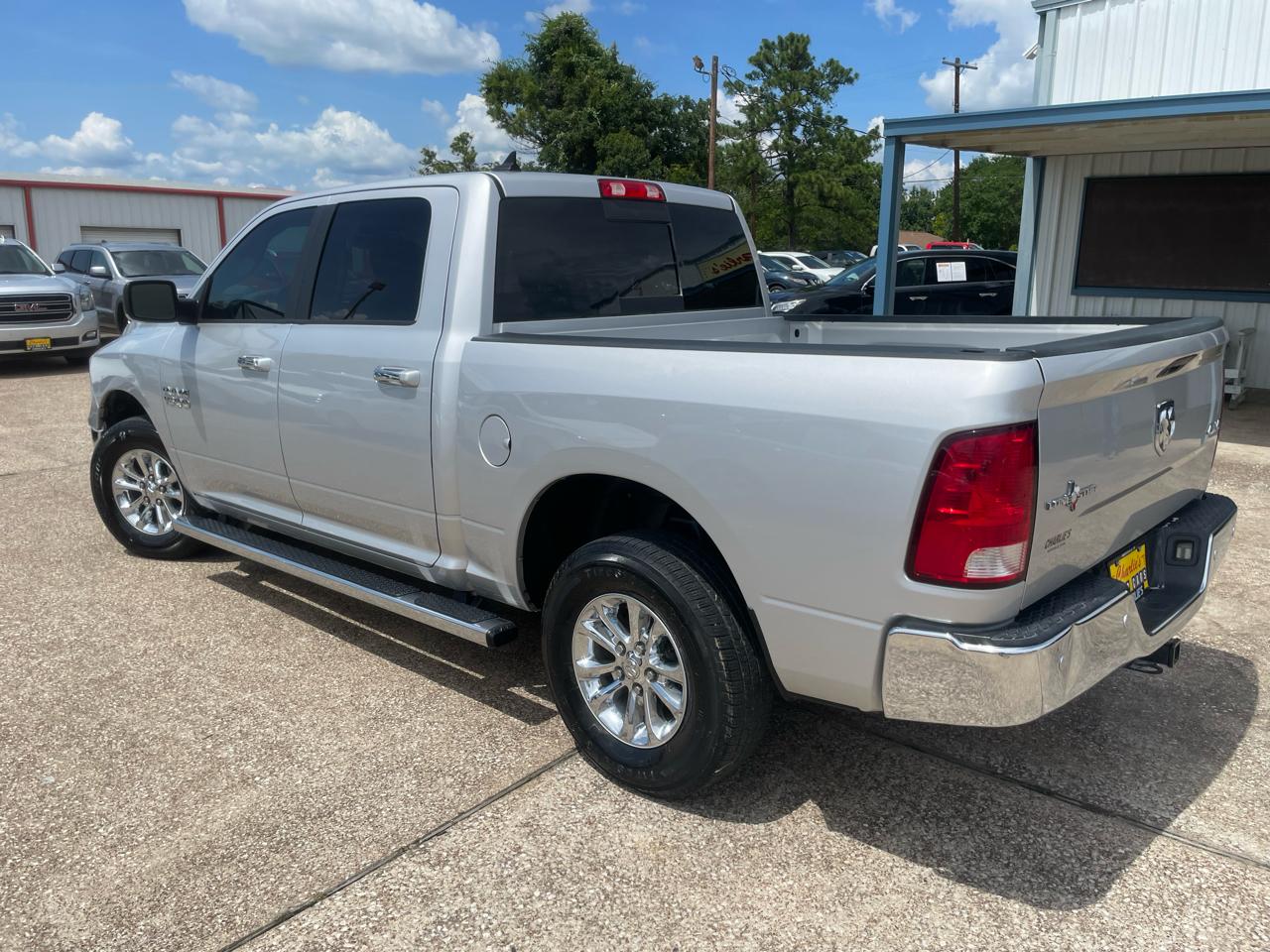 RAM 1500 4WD Crew Cab 140.5" Lone Star 2016