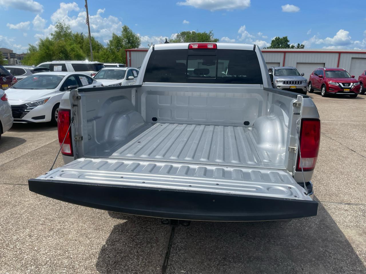 RAM 1500 4WD Crew Cab 140.5" Lone Star 2016
