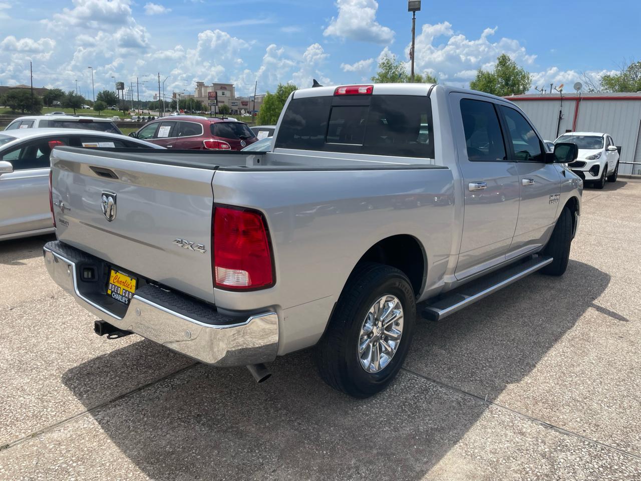 RAM 1500 4WD Crew Cab 140.5" Lone Star 2016