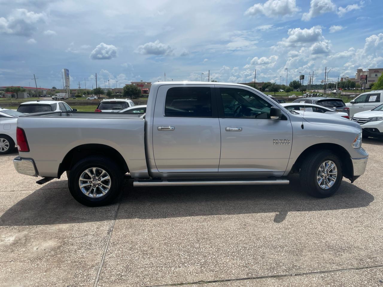 RAM 1500 4WD Crew Cab 140.5" Lone Star 2016