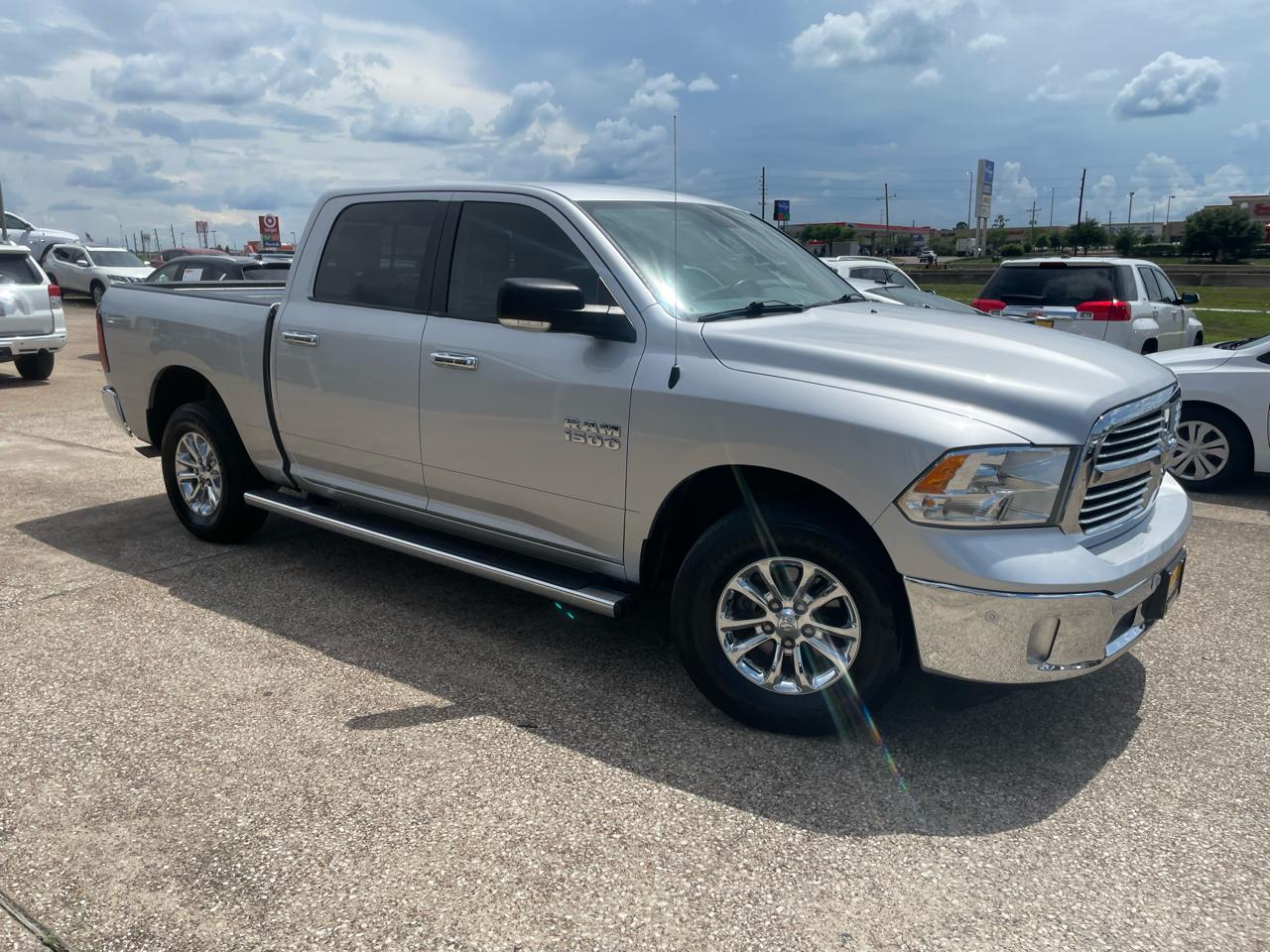 RAM 1500 4WD Crew Cab 140.5" Lone Star 2016