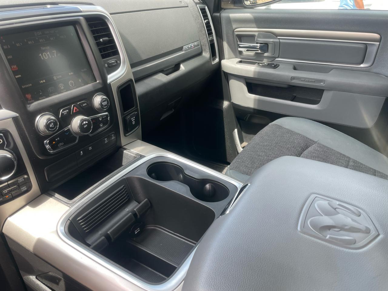 RAM 1500 4WD Crew Cab 140.5" Lone Star 2016