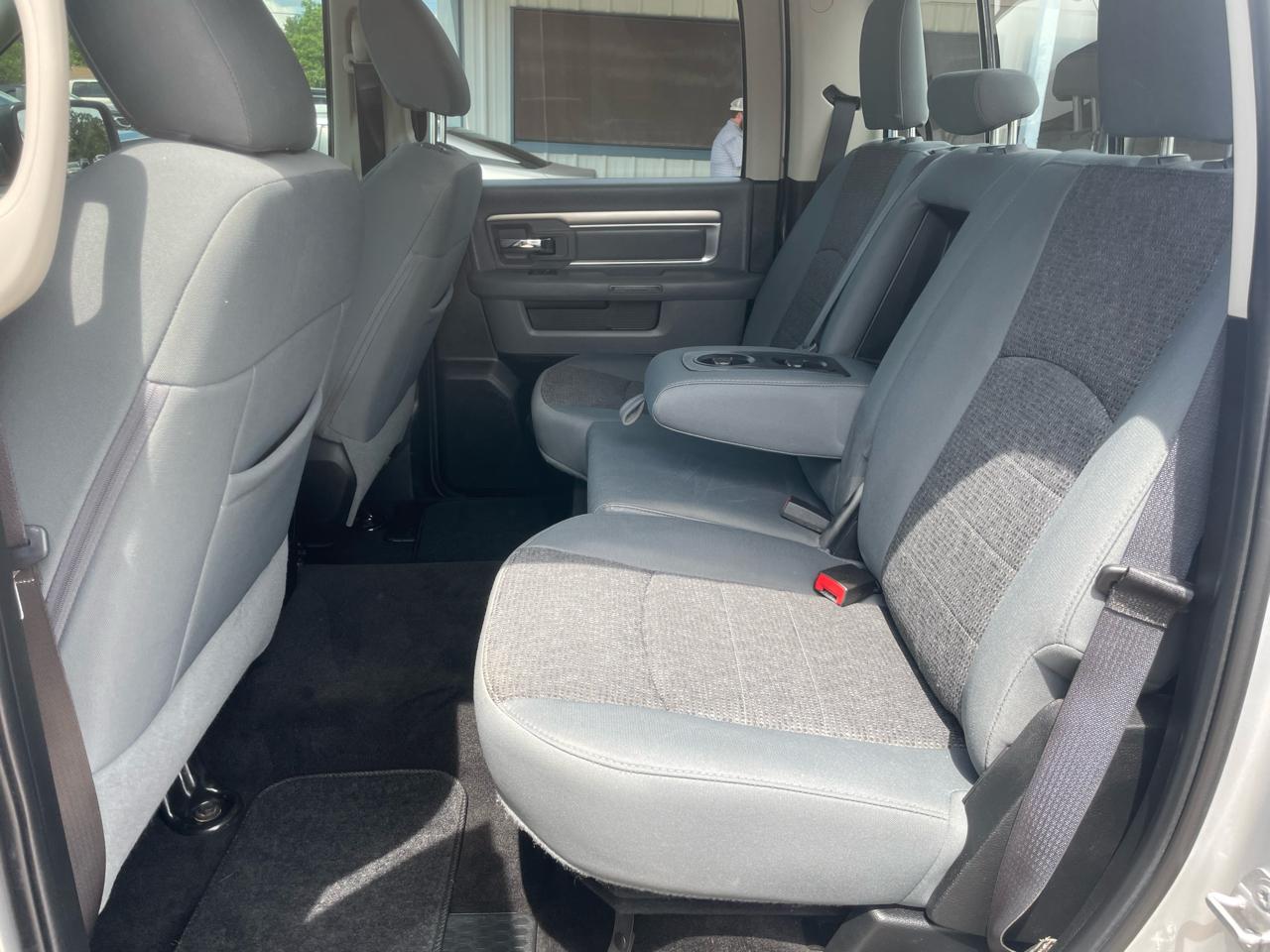 RAM 1500 4WD Crew Cab 140.5" Lone Star 2016