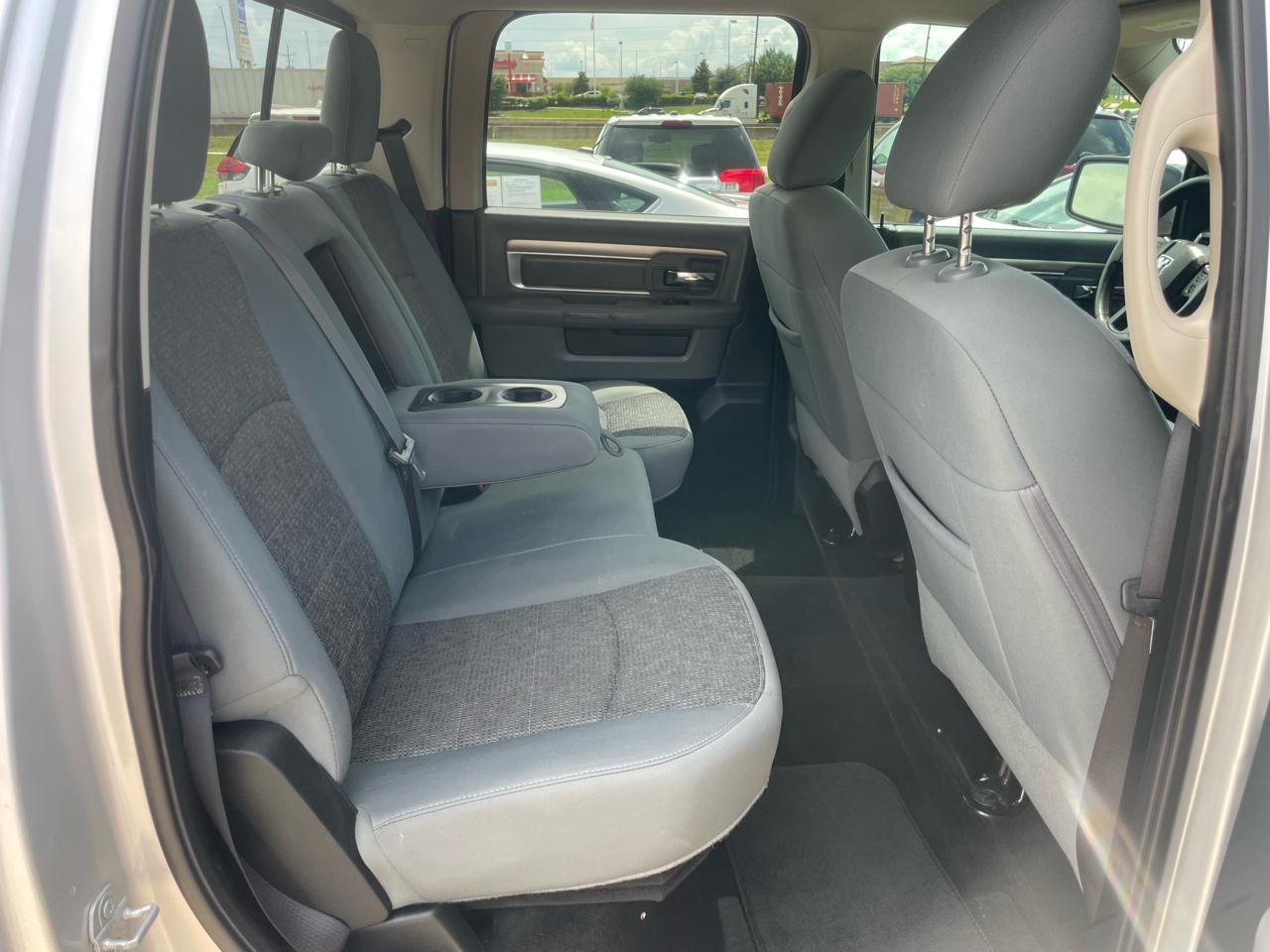 RAM 1500 4WD Crew Cab 140.5" Lone Star 2016