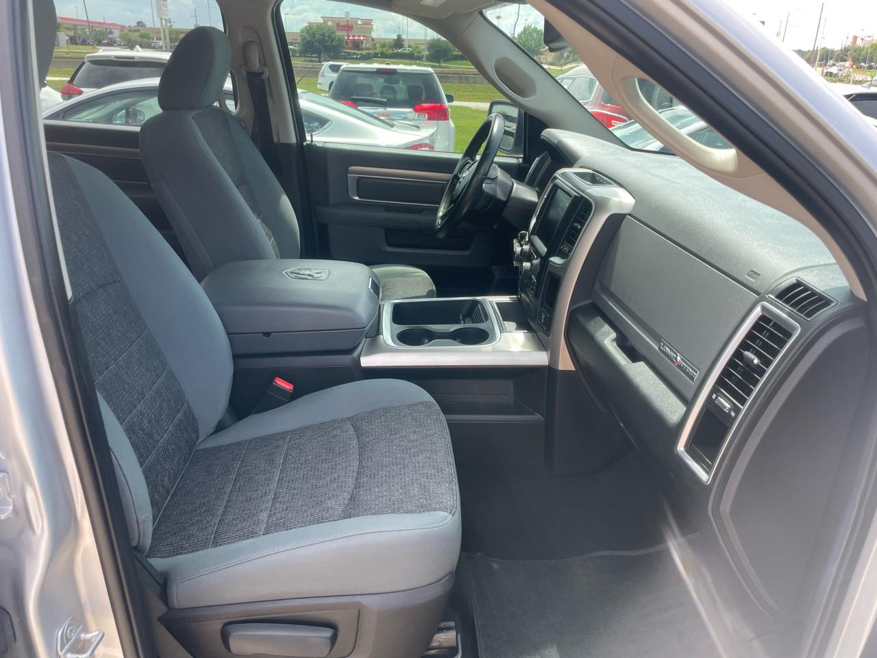 RAM 1500 4WD Crew Cab 140.5" Lone Star 2016