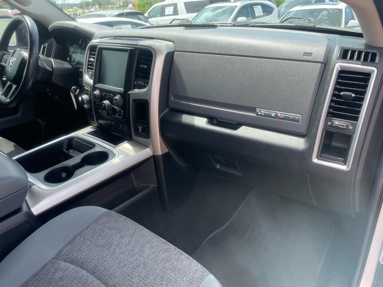 RAM 1500 4WD Crew Cab 140.5" Lone Star 2016