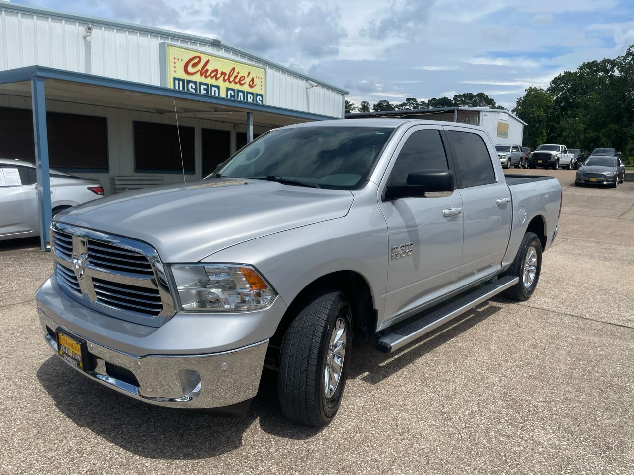 RAM 1500 4WD Crew Cab 140.5" Lone Star 2016