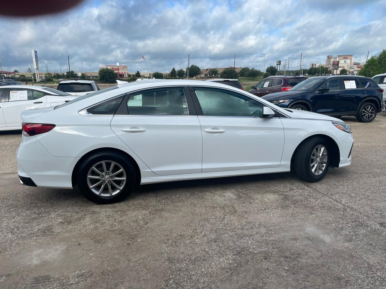 Hyundai Sonata SE 2.4L 2019