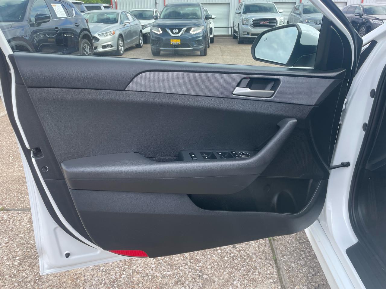 Hyundai Sonata SE 2.4L 2019