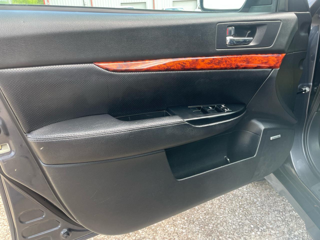 Subaru Outback 4dr Wgn H4 Auto 2.5i Limited 2012