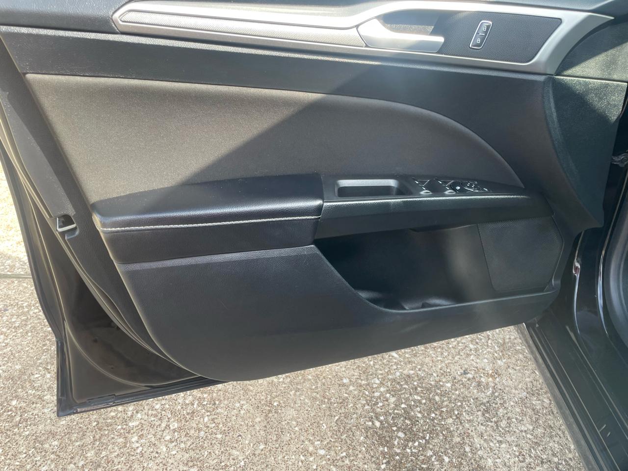 Ford Fusion SE FWD 2020