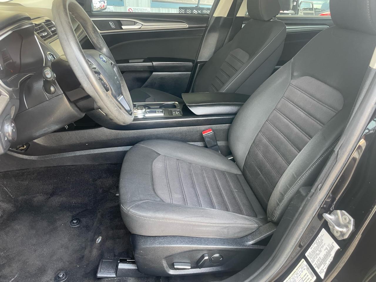 Ford Fusion SE FWD 2020