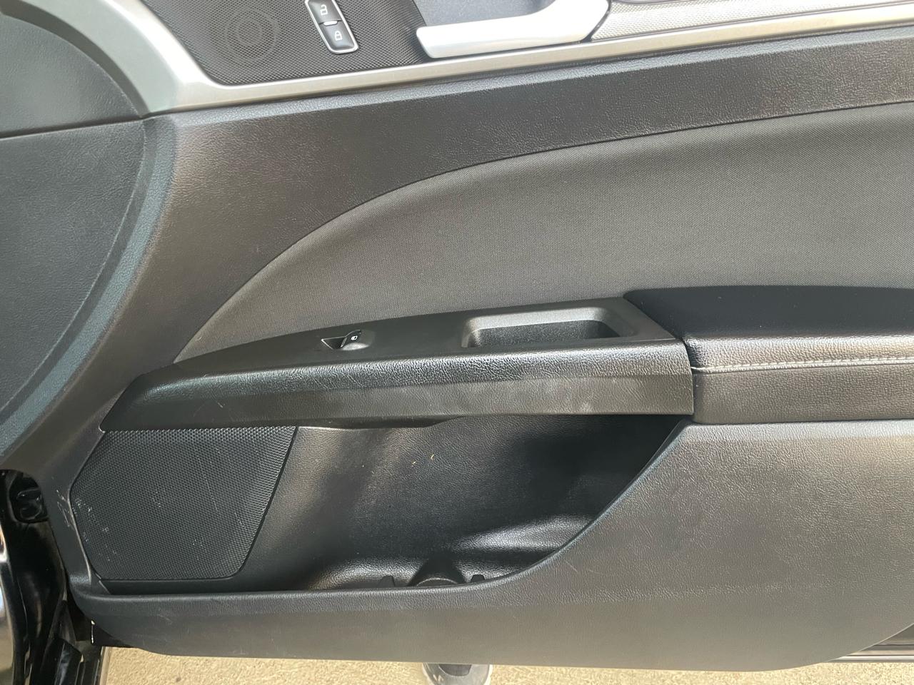 Ford Fusion SE FWD 2020