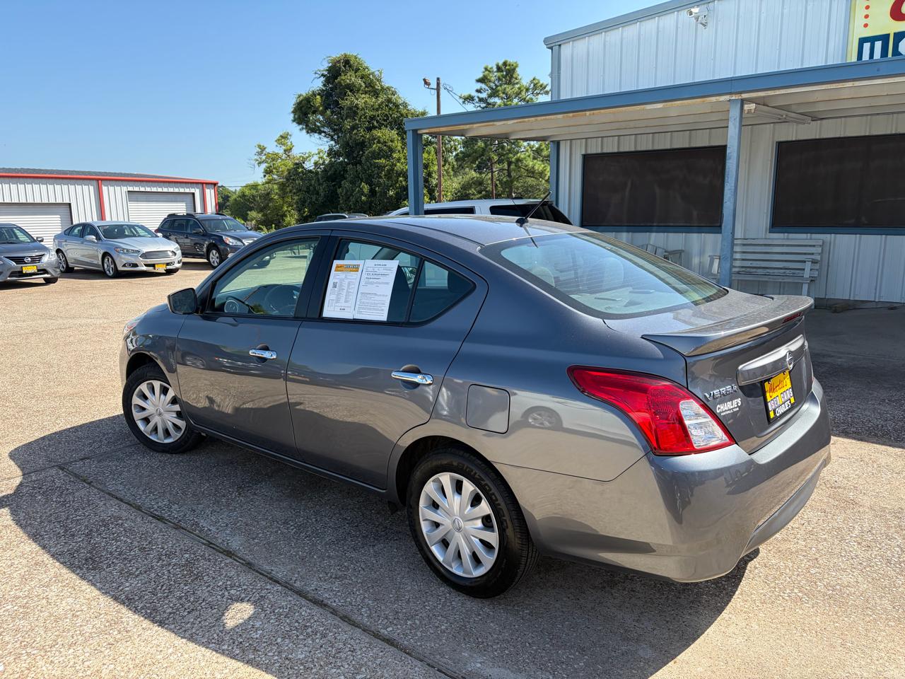 Nissan Versa Sedan SV CVT 2017