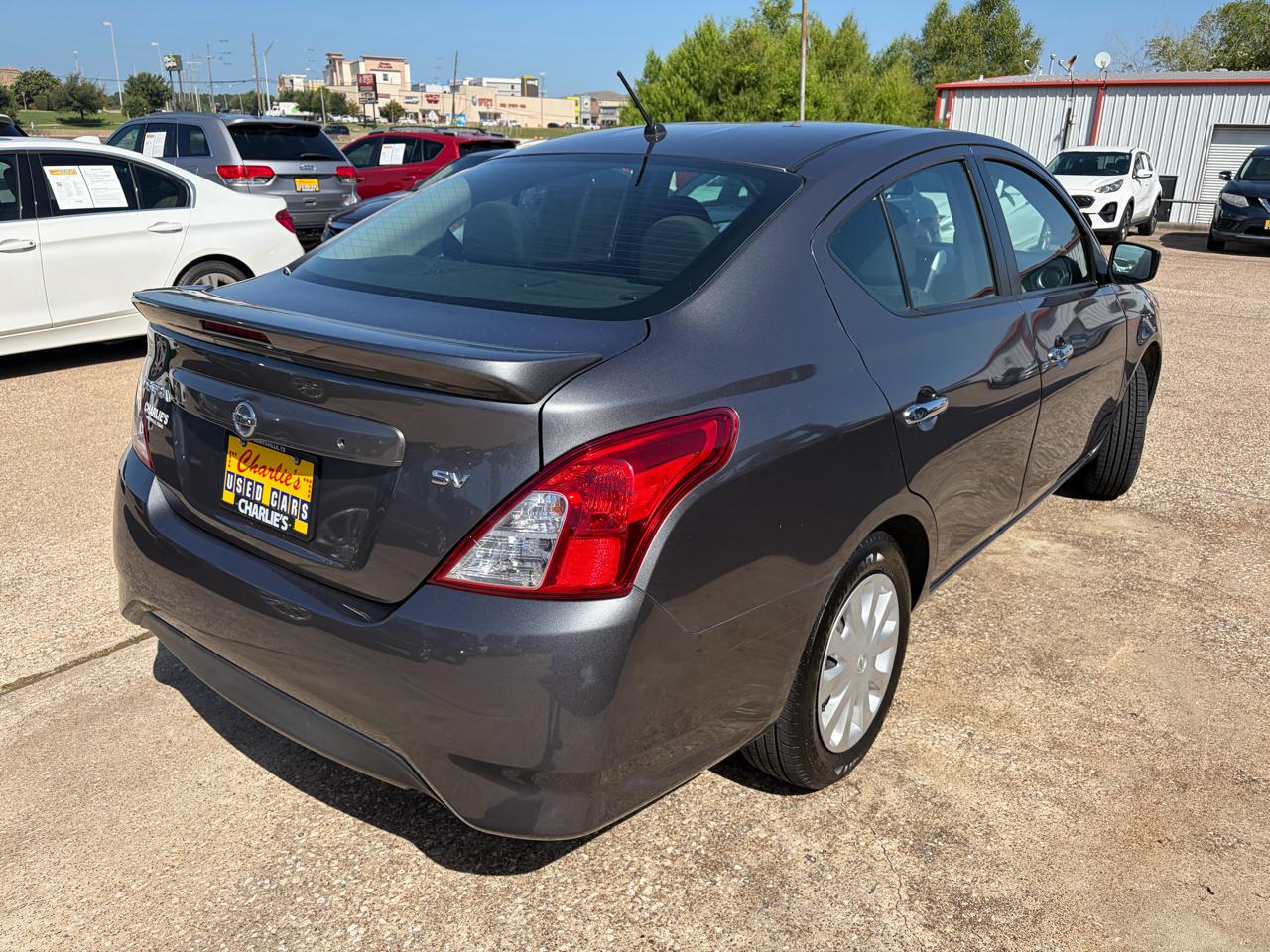 Nissan Versa Sedan SV CVT 2017
