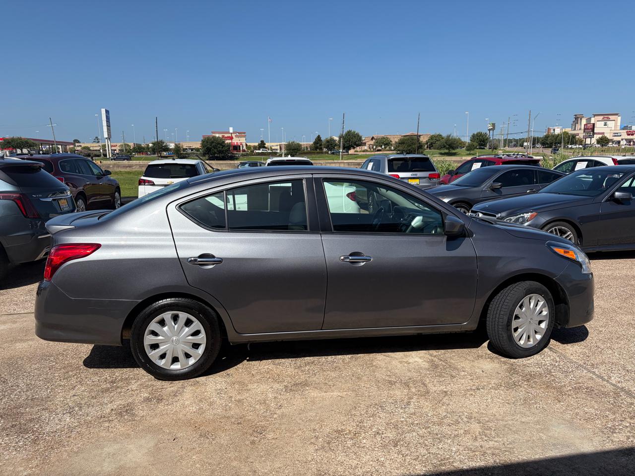 Nissan Versa Sedan SV CVT 2017