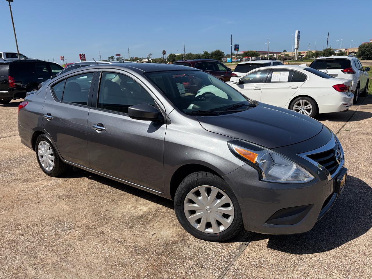 Nissan Versa Sedan SV CVT 2017