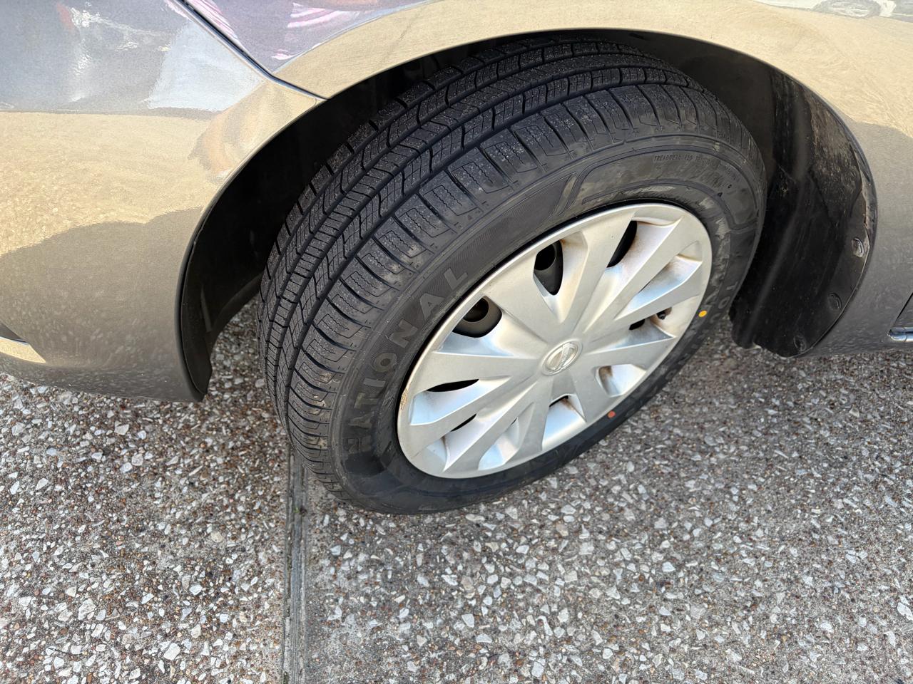 Nissan Versa Sedan SV CVT 2017