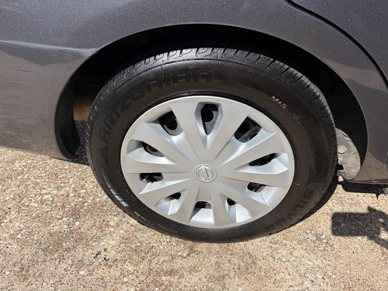 Nissan Versa Sedan SV CVT 2017