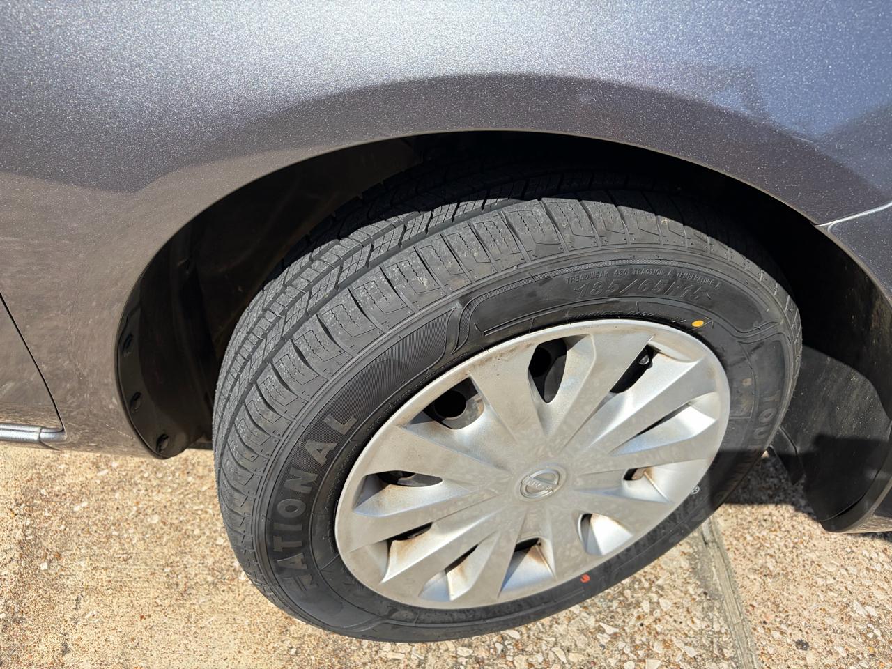 Nissan Versa Sedan SV CVT 2017