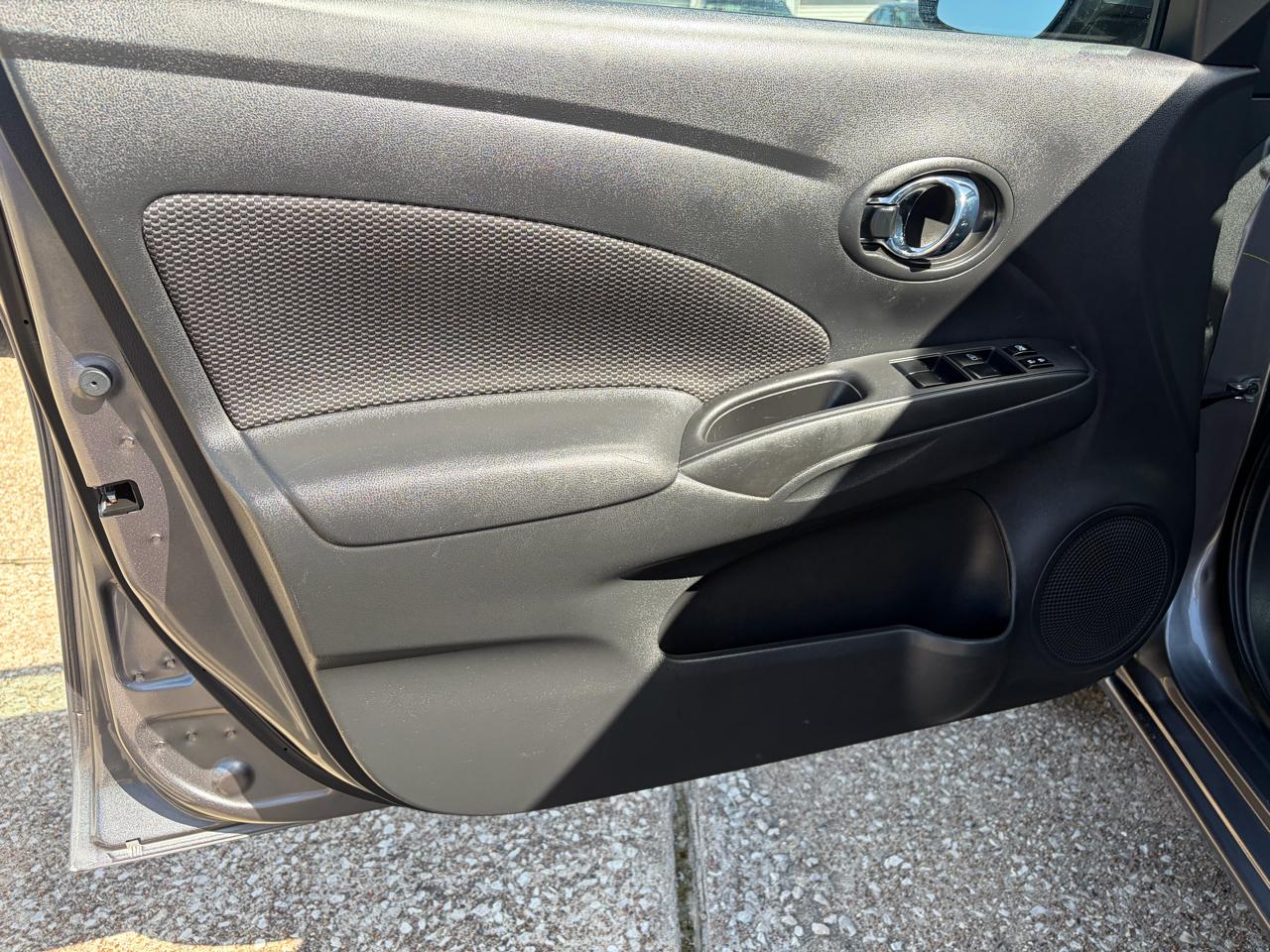 Nissan Versa Sedan SV CVT 2017
