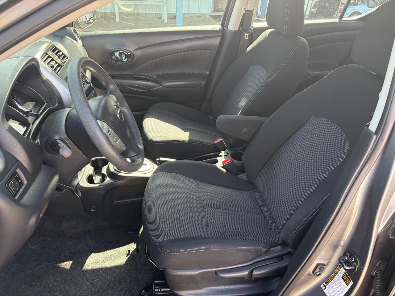 Nissan Versa Sedan SV CVT 2017