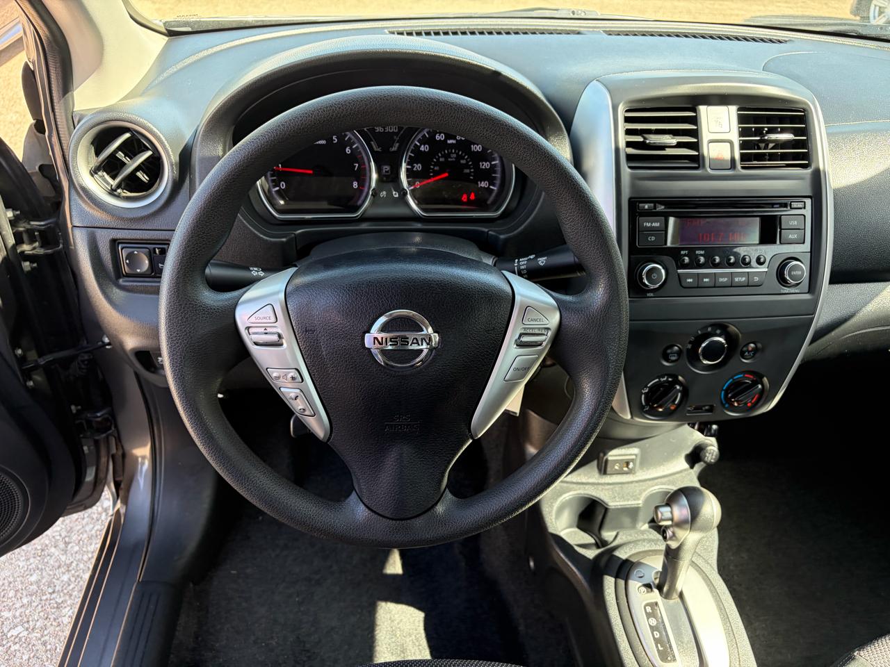 Nissan Versa Sedan SV CVT 2017