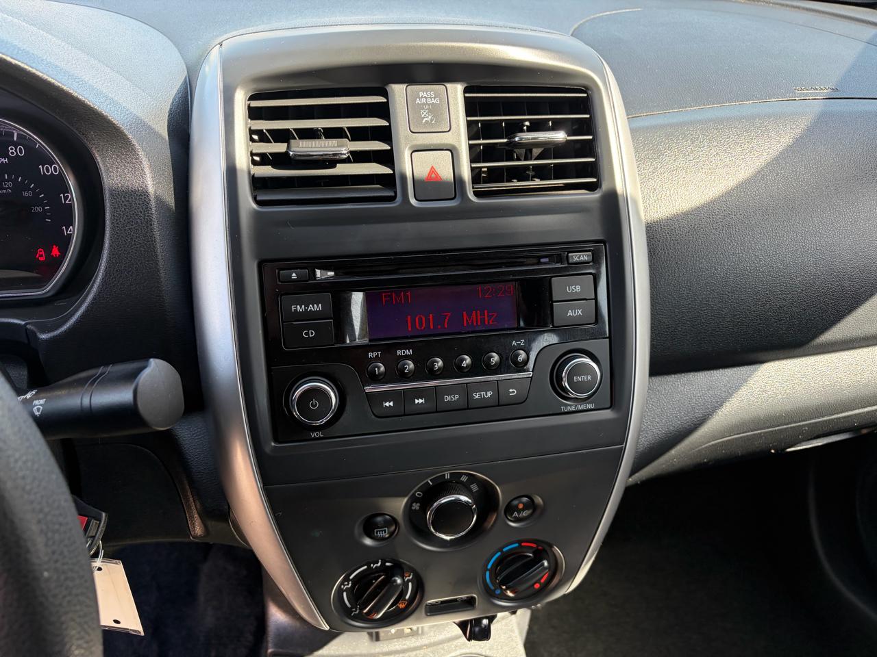 Nissan Versa Sedan SV CVT 2017