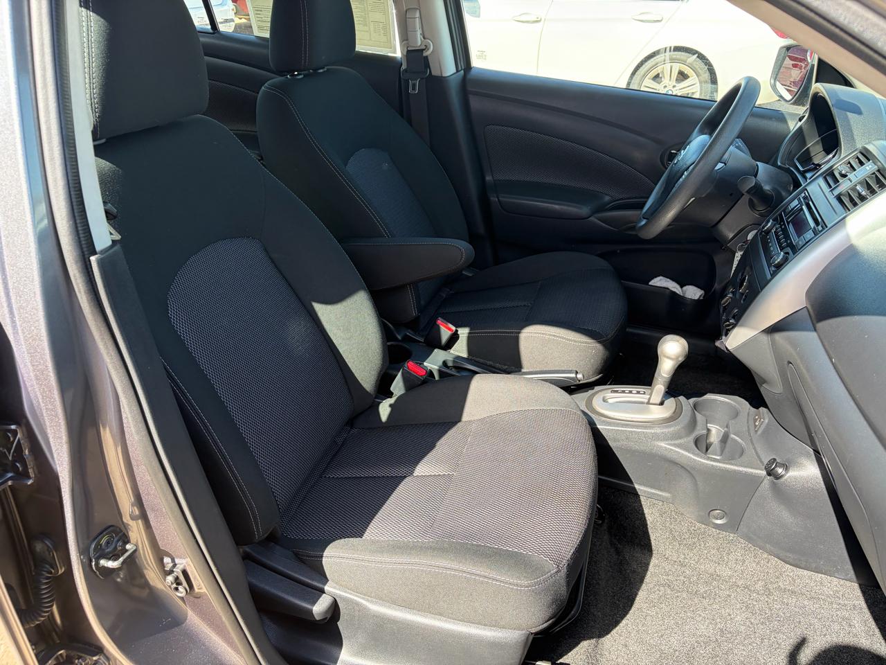 Nissan Versa Sedan SV CVT 2017