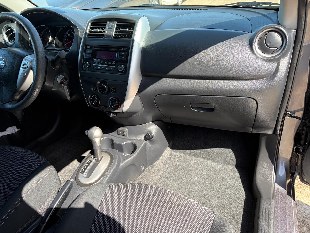Nissan Versa Sedan SV CVT 2017