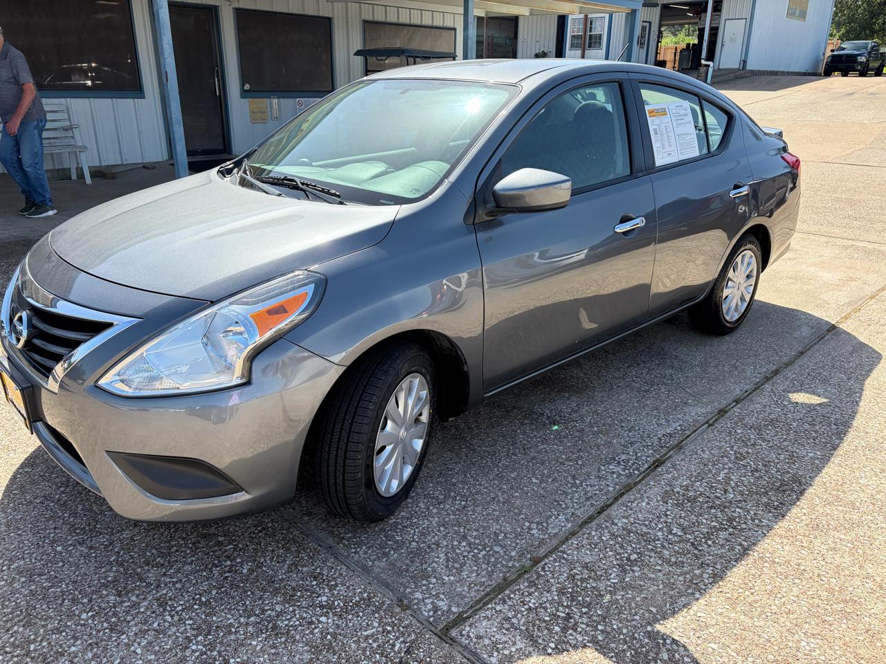 Nissan Versa Sedan SV CVT 2017