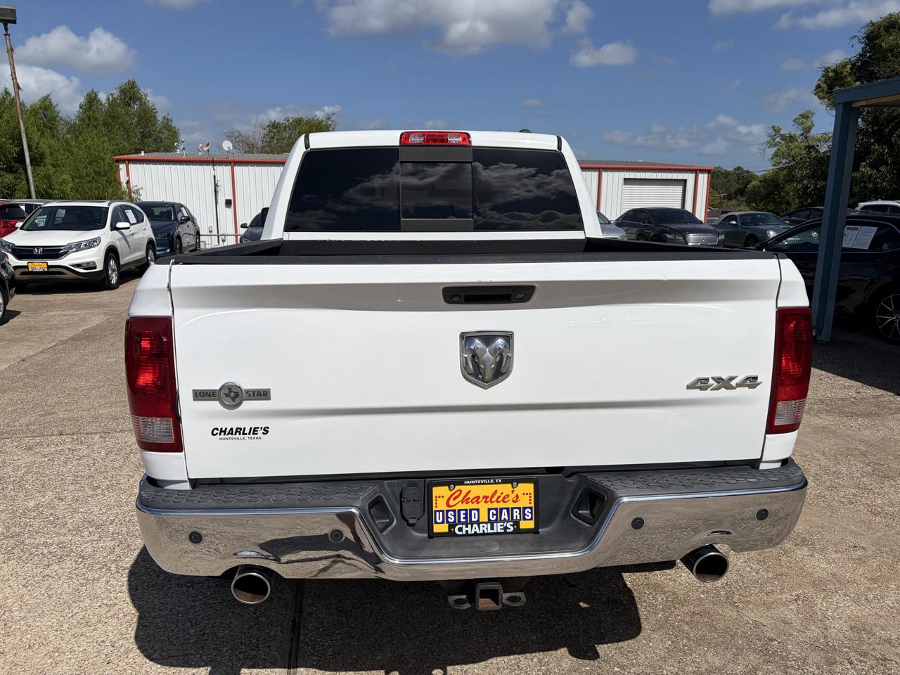 RAM 1500 4WD Crew Cab 140.5" SLT 2012