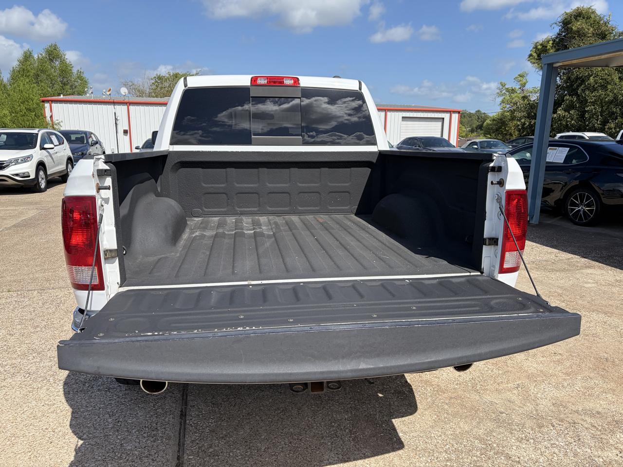RAM 1500 4WD Crew Cab 140.5" SLT 2012