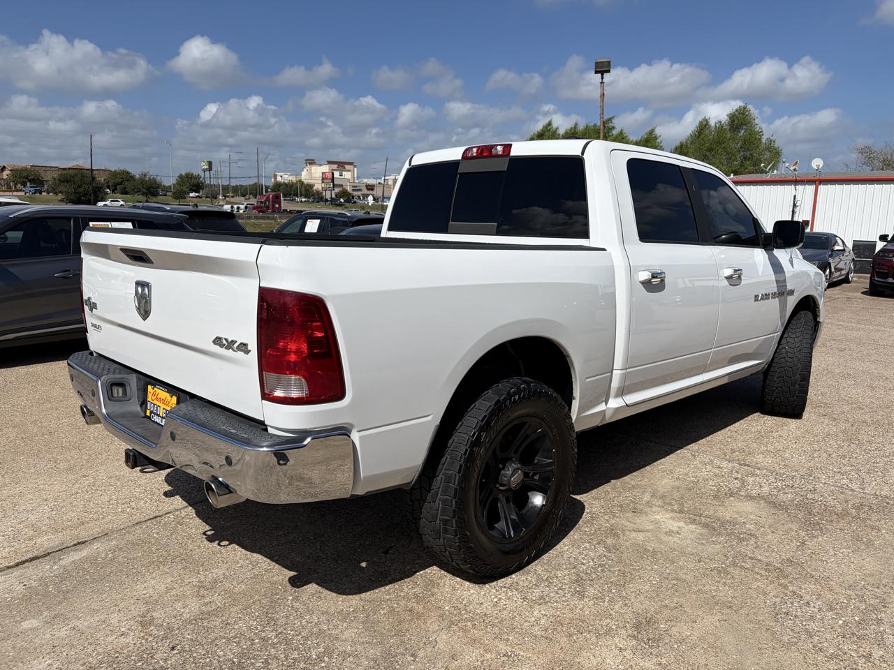 RAM 1500 4WD Crew Cab 140.5" SLT 2012