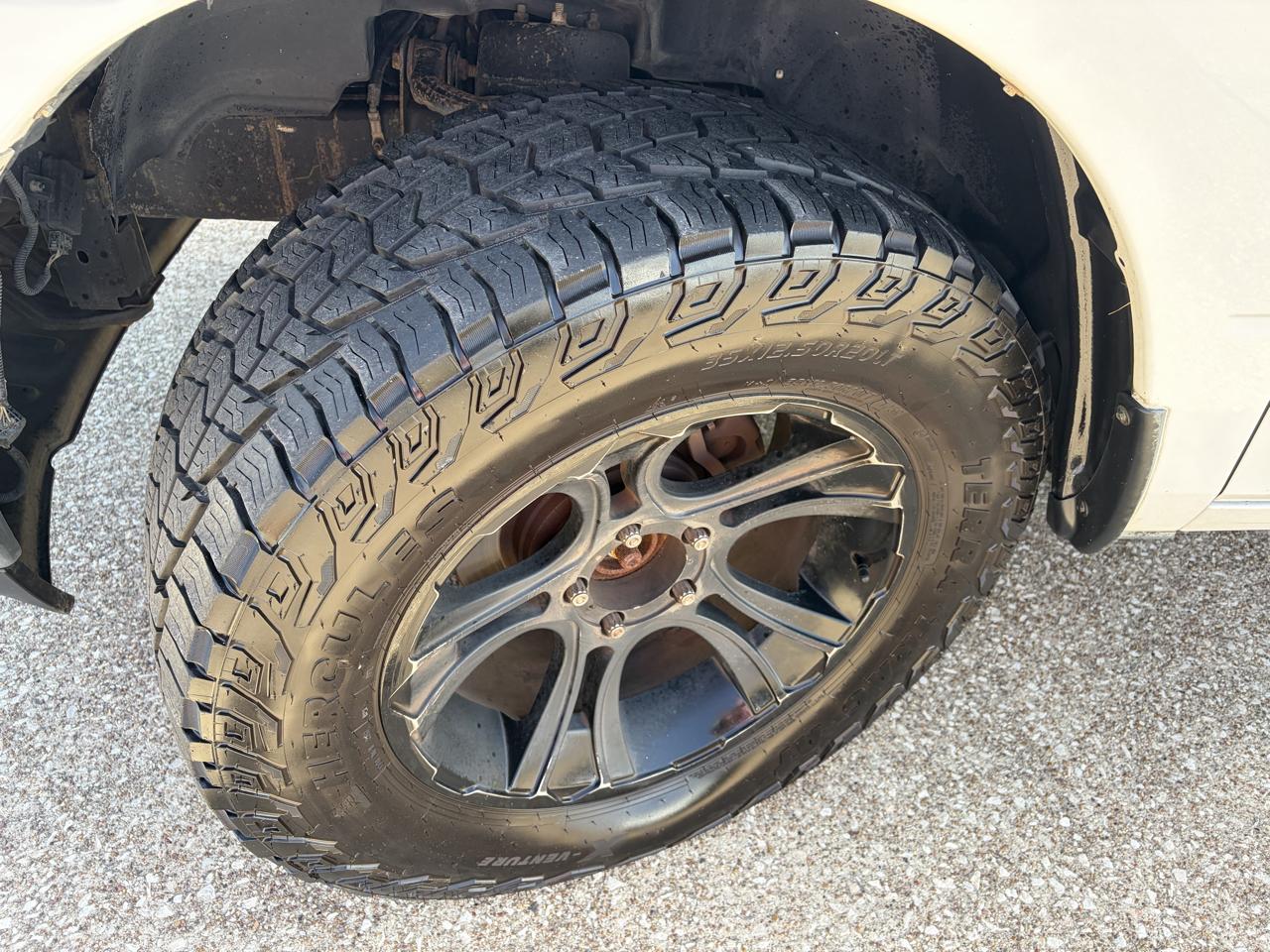 RAM 1500 4WD Crew Cab 140.5" SLT 2012