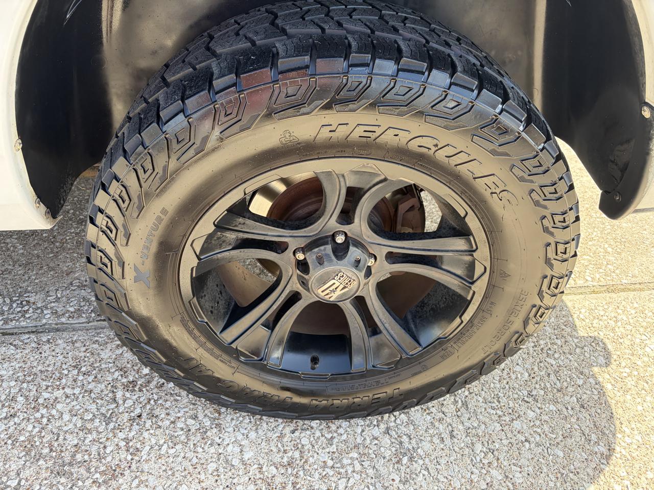 RAM 1500 4WD Crew Cab 140.5" SLT 2012